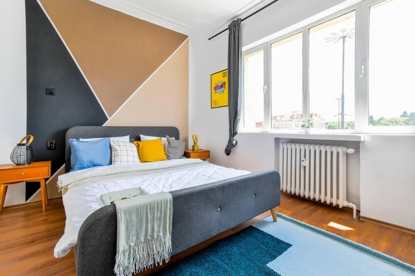 Super Fresh! 3Bdr Apartment In Sofia Center'S Artistic Area Экстерьер фото
