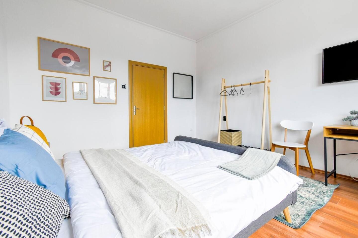 Super Fresh! 3Bdr Apartment In Sofia Center'S Artistic Area Экстерьер фото