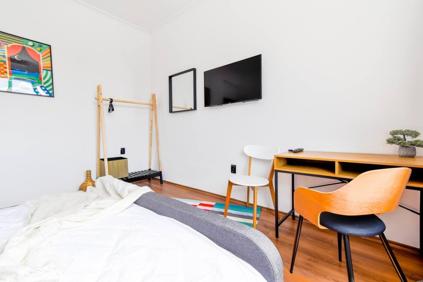 Super Fresh! 3Bdr Apartment In Sofia Center'S Artistic Area Экстерьер фото