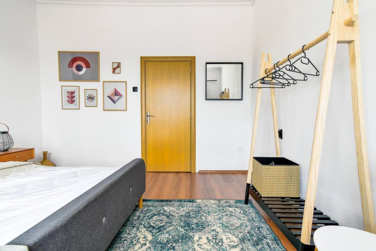 Super Fresh! 3Bdr Apartment In Sofia Center'S Artistic Area Экстерьер фото