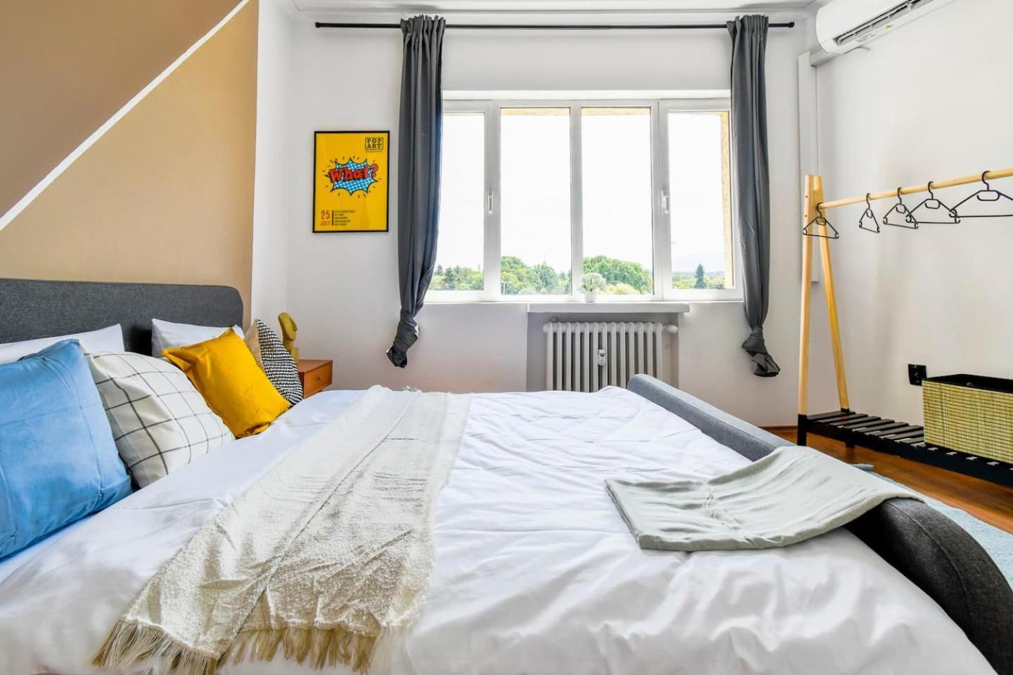Super Fresh! 3Bdr Apartment In Sofia Center'S Artistic Area Экстерьер фото