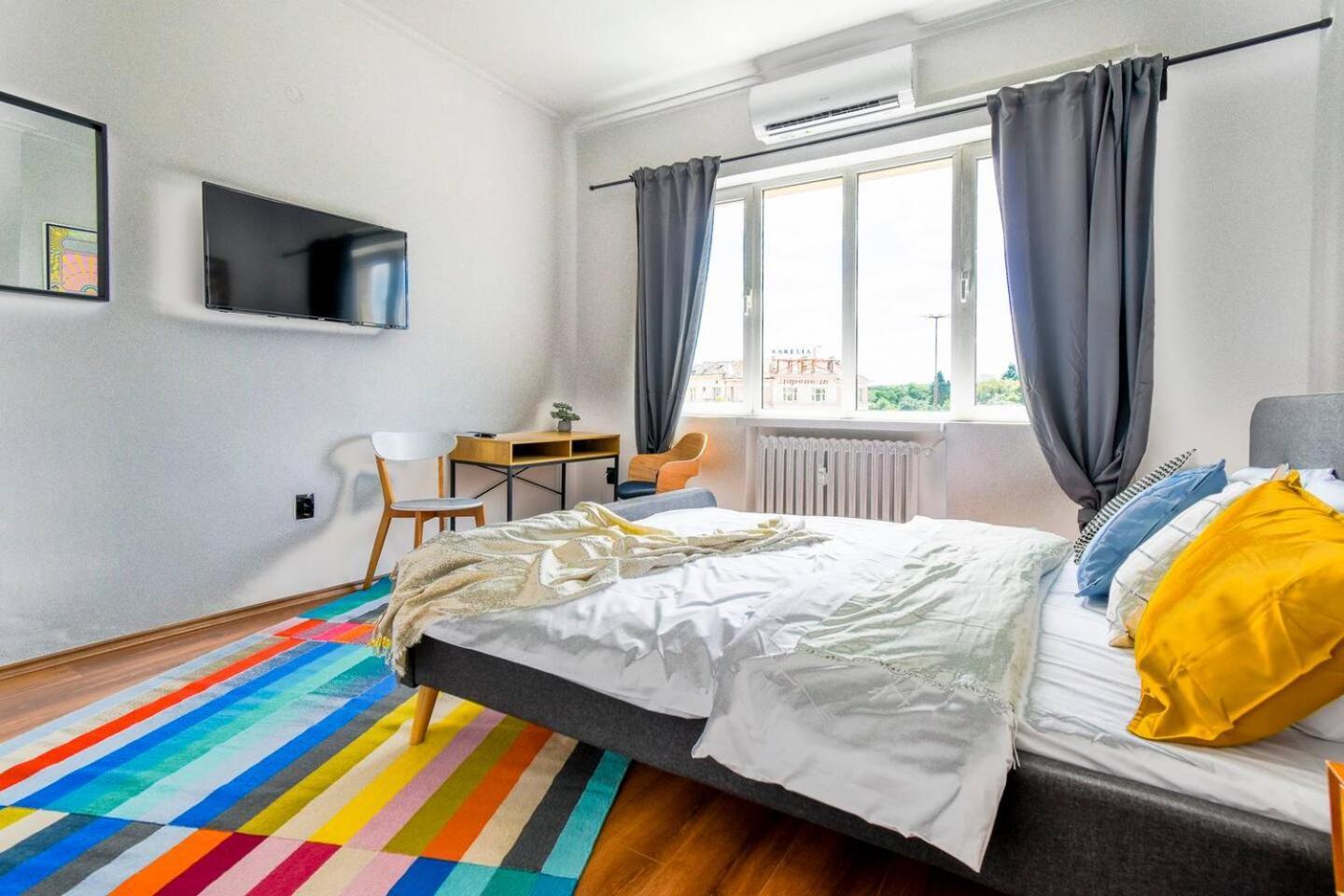 Super Fresh! 3Bdr Apartment In Sofia Center'S Artistic Area Экстерьер фото