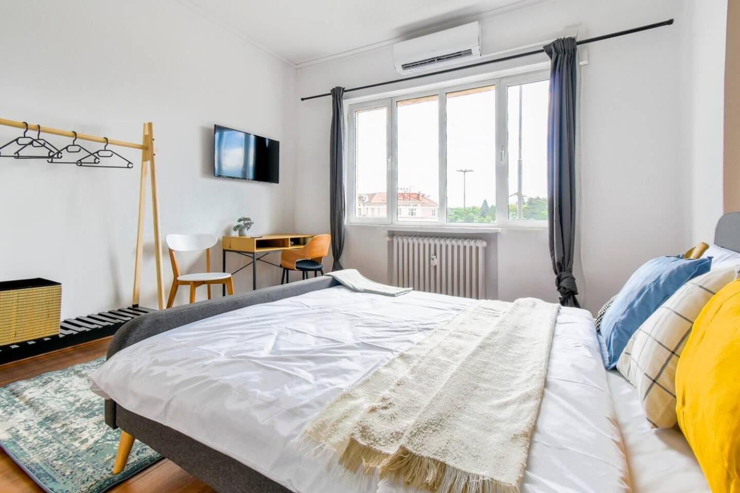 Super Fresh! 3Bdr Apartment In Sofia Center'S Artistic Area Экстерьер фото