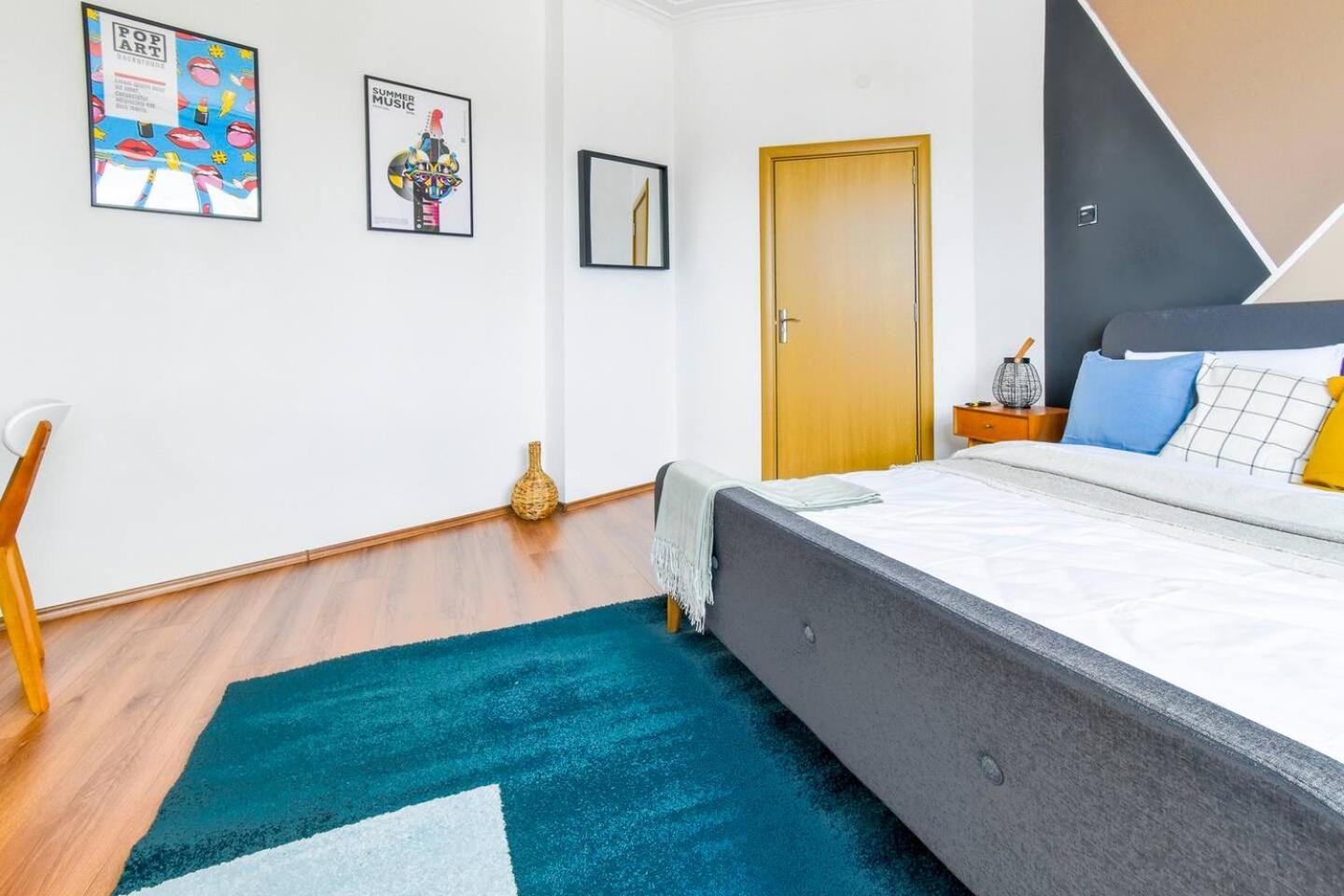 Super Fresh! 3Bdr Apartment In Sofia Center'S Artistic Area Экстерьер фото