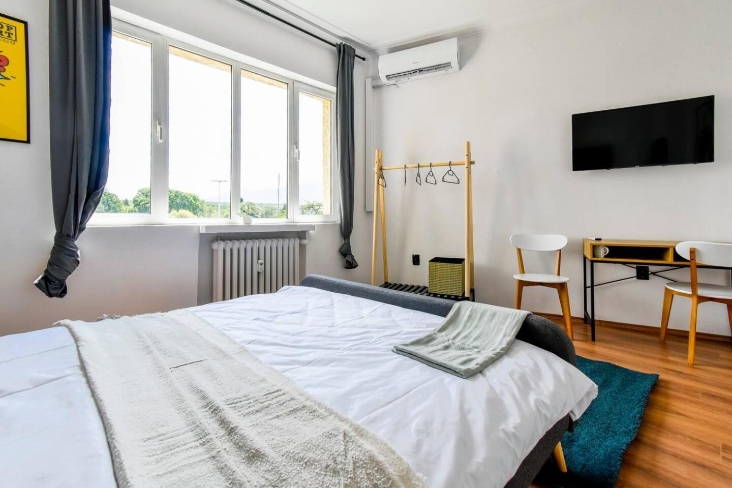 Super Fresh! 3Bdr Apartment In Sofia Center'S Artistic Area Экстерьер фото